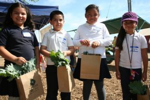 Students bringing home vegetables from field trip